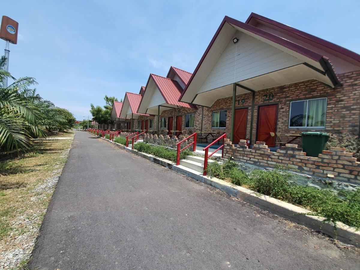 Hotel SPOT ON 90022 Segar Recreation Eco Park Port Dickson Exterior foto